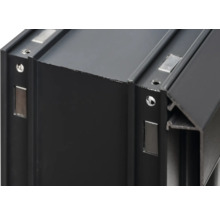 Vue détaillée d'un profilé en aluminium noir