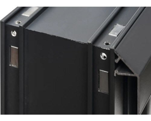 Vue détaillée d'un profilé en aluminium noir