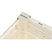 Vue détaillée d'un angle en bois mesurant 120 x 120 mm et 44 mm