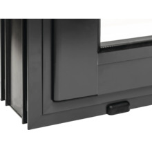 Vue détaillée d'une fenêtre coulissante grise en plastique