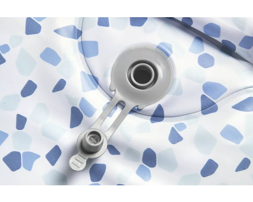 Detailansicht eines aufblasbaren Pools mit Ventil