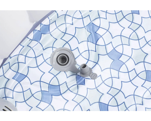 Detailansicht eines aufblasbaren Whirlpools mit Ventil.