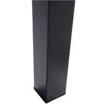 Detailansicht eines schwarzen, quadratischen Möbelfußes