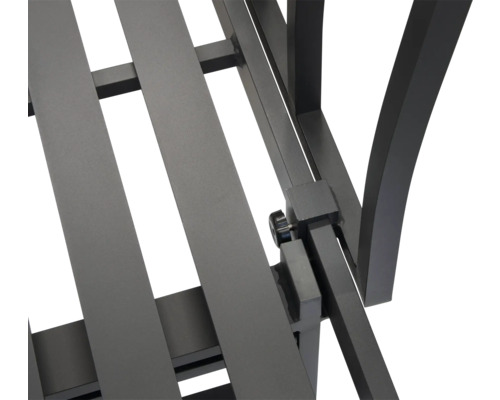 Detailansicht eines Metallrahmens mit Schraubverbindung