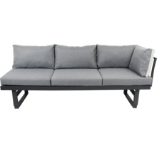 Graues Gartensofa mit drei Sitzen und Kissen