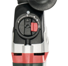 Gros plan d'un commutateur rotatif sur un outil électrique