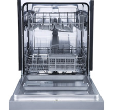 Lave-vaisselle ouvert avec paniers