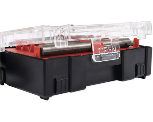 Jeu de forets dans une boîte en plastique noire avec couvercle transparent