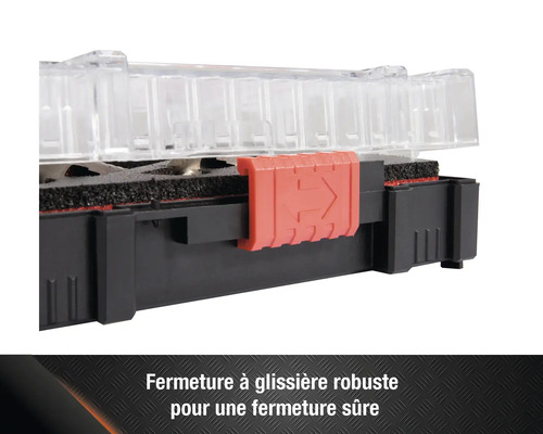 Gros plan du fermoir d'une boîte à outils avec couvercle transparent