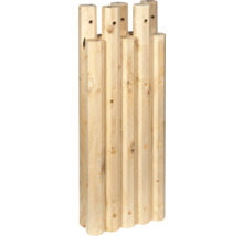 Poteau en bois avec trous percés pour la construction de clôtures