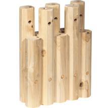 Poteaux en bois avec trous de forage pour les constructions en bois