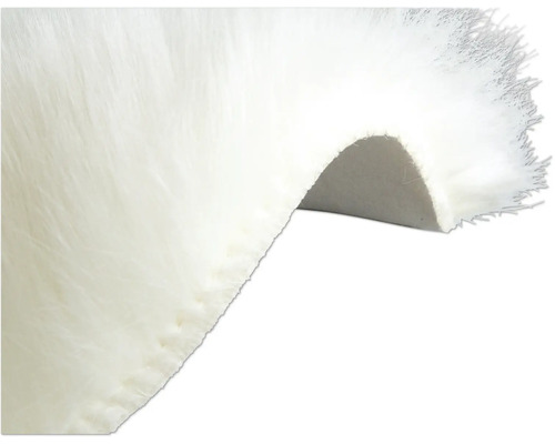 Vue détaillée d'un tapis blanc à poils longs