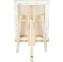 Dos d'une toile sur un chevalet en bois