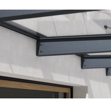 Detailansicht der Wandbefestigung einer Überdachung aus Aluminium und Glas.