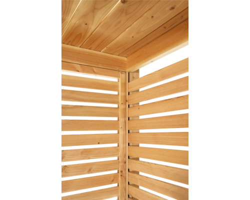 Vue détaillée d'une construction en bois avec clôture à lattes et plafond