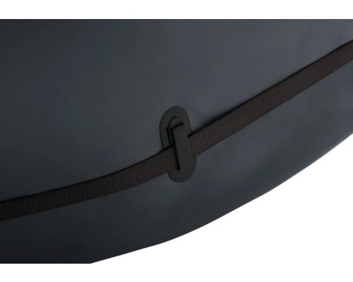 Detailaufnahme einer Dachbox mit Befestigungsgurt.