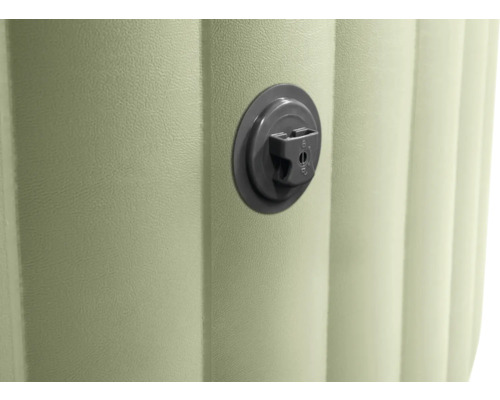 Vue détaillée d'un jacuzzi gonflable avec valve