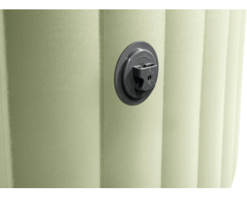 Vue détaillée d'un jacuzzi gonflable avec valve