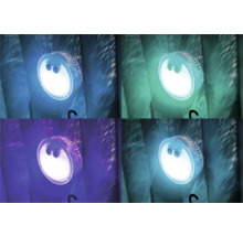 Aufnahme von vier Unterwasserleuchten mit verschiedenen Lichteffekten