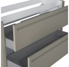 Waschtischunterschrank mit zwei ausgezogenen Schubladen und integrierten Griffmulden.