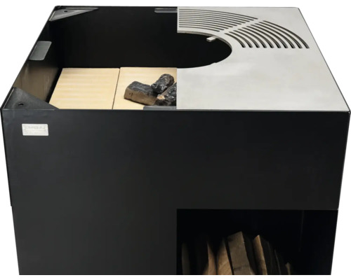 Cheminée barbecue avec insert de grille et stockage du bois