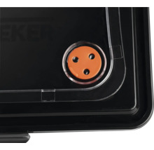 Vue détaillée d'une boîte de rangement noire avec valve orange