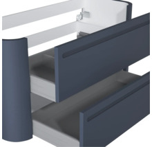 Blauer Waschtischunterschrank mit zwei Auszügen, integrierten Griffmulden und abgerundeten Kanten.