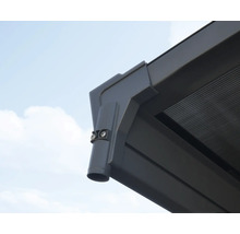 Detailansicht einer Terrassenüberdachung mit Entwässerungssystem