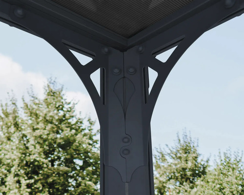Vue détaillée de la construction d'un pavillon de jardin