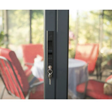 Serrure d'une porte de patio avec clés