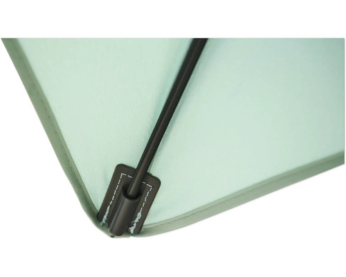 Detailansicht einer Zeltplane mit Stange