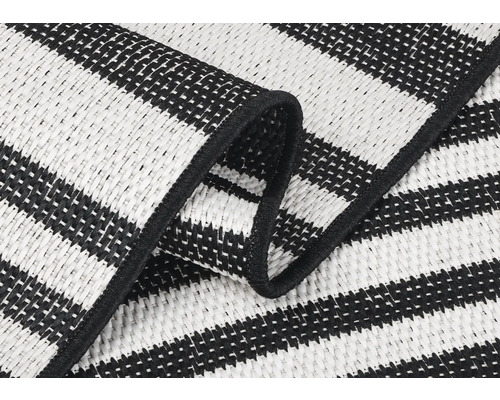 Vue détaillée d'un tapis rayé