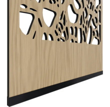 Dekorative Holzwand mit Ausschnitten für den Innenbereich