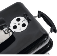 Vue détaillée d'un barbecue à charbon de bois avec curseur d'aération et poignée