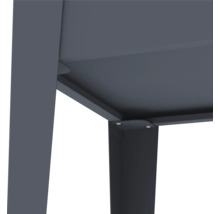 Vue détaillée d'un pavillon avec poteaux de support et toit