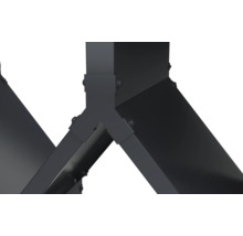 Detailansicht einer schwarzen Metallkonstruktion mit Schrauben