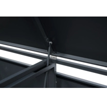 Detailaufnahme einer Gartenbox mit Öffnungsmechanismus