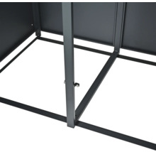 Vue détaillée de l'ossature métallique d'un abri de jardin.