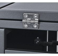 Vue détaillée d'une charnière sur un meuble