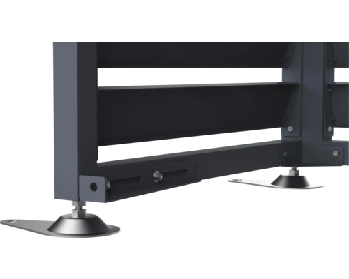 Detailansicht eines Metallzauns mit verstellbaren Füßen zur Anpassung der Höhe.