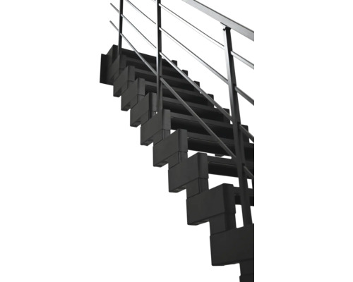 Treppe mit Metallgeländer