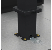 Vue détaillée d'une fontaine de jardin noire avec évacuation d'eau