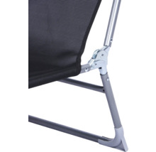 Vue détaillée d'une chaise de camping avec structure métallique et assise en textile