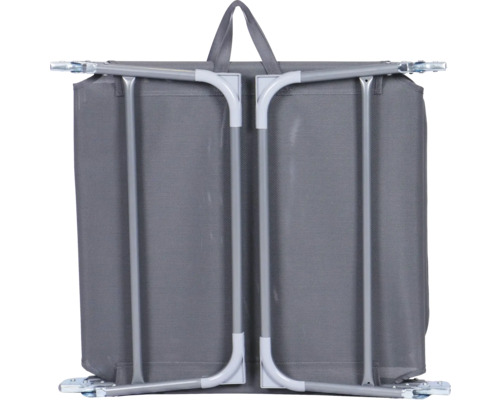 Panier à linge gris avec poignées et cadre en métal.