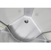 Aufnahme von unten einer Duschwanne mit Ablauf