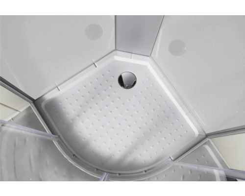 Aufnahme von unten einer Duschwanne mit Ablauf