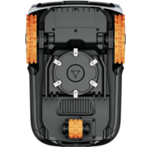 Unterseite eines Rasenmähroboters mit Rädern und Klingen