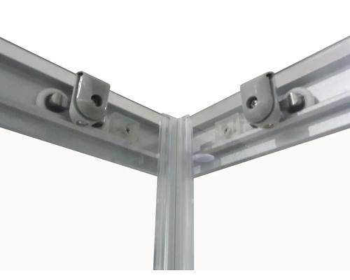 Vue détaillée d'une cabine de douche avec technique de porte coulissante