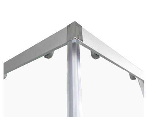 Détail de l'angle d'une cabine de douche avec cadre en aluminium et verre transparent