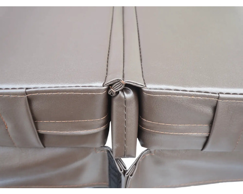 Detailaufnahme eines braunen Whirlpool-Deckels mit Nähten